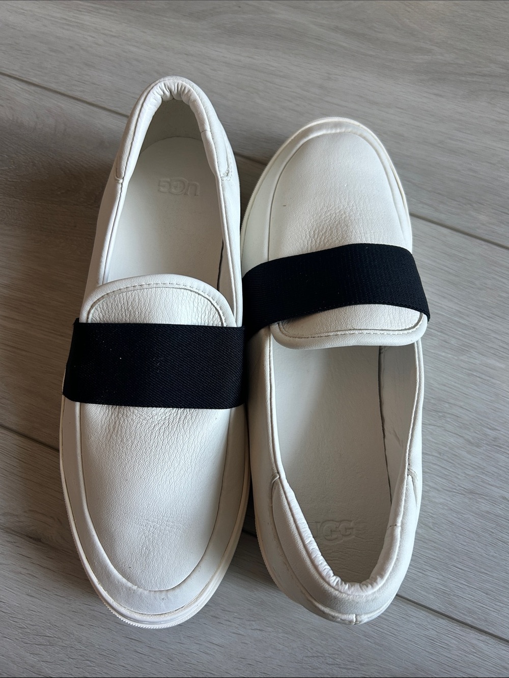 UGG Sammy Slip On Sneakers White Black Leather Size 9.5